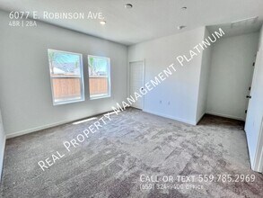 6077 E Robinson Ave in Fresno, CA - Building Photo - Building Photo