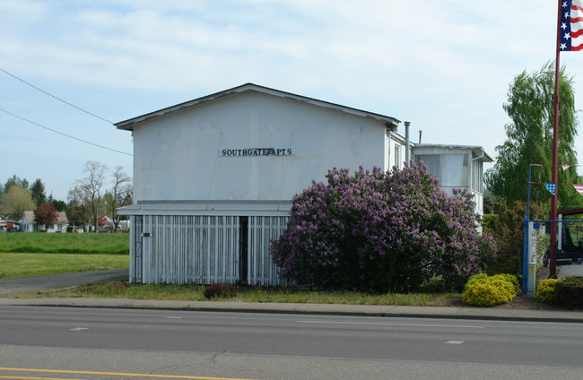 Southgate Apartments in Lebanon, OR - Building Photo - Building Photo