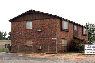 Cherokee Apartments in Tulsa, OK - Building Photo - Building Photo