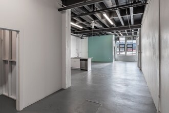 6221 Hollis St in Emeryville, CA - Building Photo - Building Photo