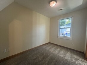 370 8th Ave SW in Cedar Rapids, IA - Building Photo - Building Photo