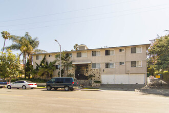 3804 Country Club Dr in Long Beach, CA - Building Photo - Building Photo