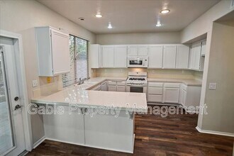 27916 Brookhaven Pl in Santa Clarita, CA - Foto de edificio - Building Photo