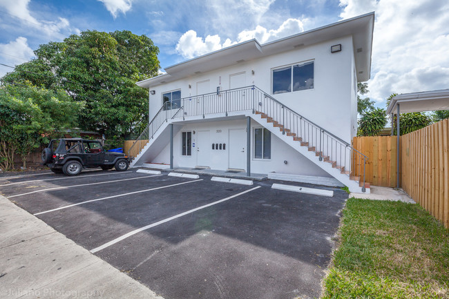 3120 SW 9th Street in Miami, FL - Building Photo - Building Photo