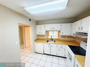 1820 N Lauderdale Ave in North Lauderdale, FL - Building Photo - Building Photo