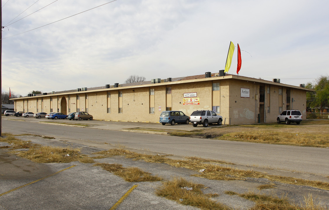 Amber Apartments in San Antonio, TX - Building Photo