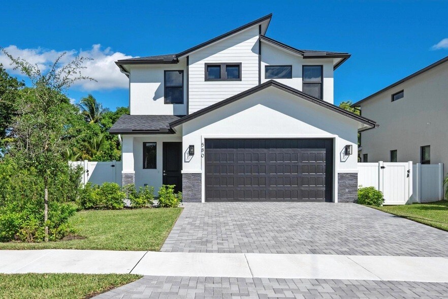 580 Lucky Ln in Delray Beach, FL - Building Photo
