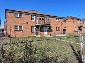 5615 W Wisconsin Ave, Unit Upper Unit in Milwaukee, WI - Building Photo