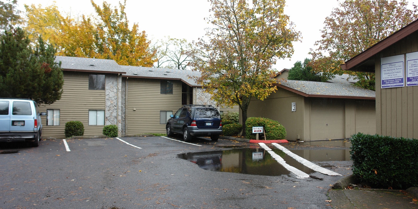 The Valley Woods Apartments in Aloha, OR - Foto de edificio