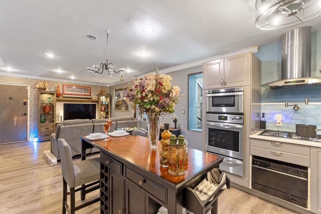 817 10th St in Union City, NJ - Building Photo