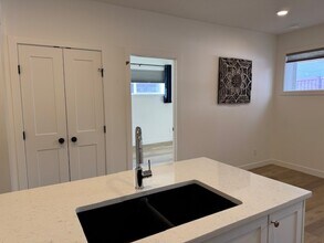 11850-11884 84 Ave in Grande Prairie, AB - Building Photo - Building Photo