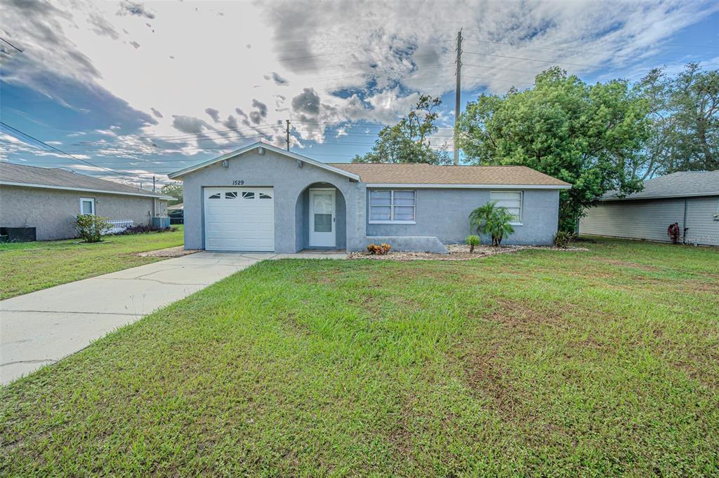 1529 Larkin Rd in Spring Hill, FL - Building Photo