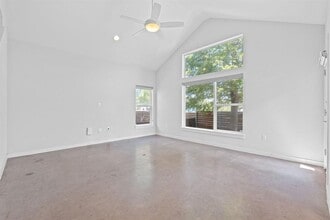 301 W Stassney Ln in Austin, TX - Building Photo - Building Photo