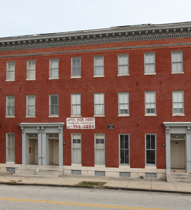 221 N Calhoun St in Baltimore, MD - Building Photo - Building Photo