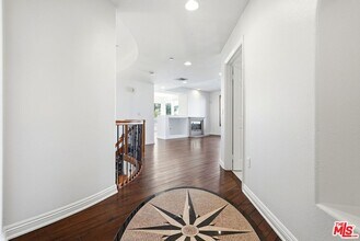 5831 Seawalk Dr in Los Angeles, CA - Building Photo - Building Photo