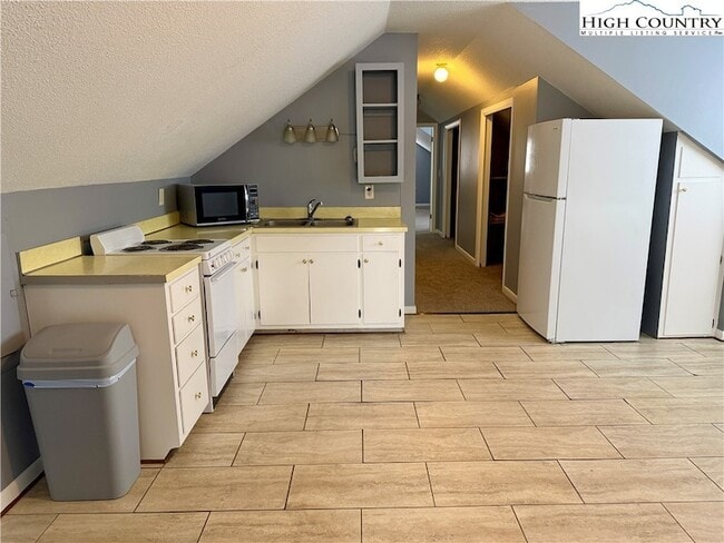 146 Old East King St in Boone, NC - Building Photo - Building Photo