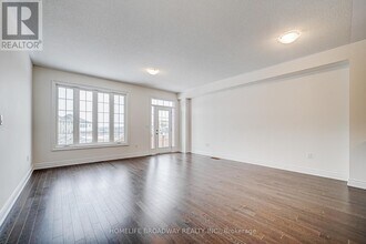 30 Tremoy Rd in East Gwillimbury, ON - Building Photo - Building Photo