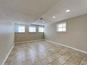 9051 Forestview Rd in Evanston, IL - Foto de edificio - Building Photo