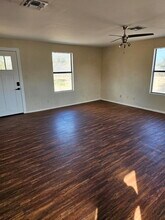1104 Hickory St in Jourdanton, TX - Building Photo - Building Photo
