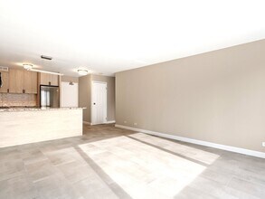 3100 N Lake Shore Dr, Unit 1402 in Chicago, IL - Foto de edificio - Building Photo