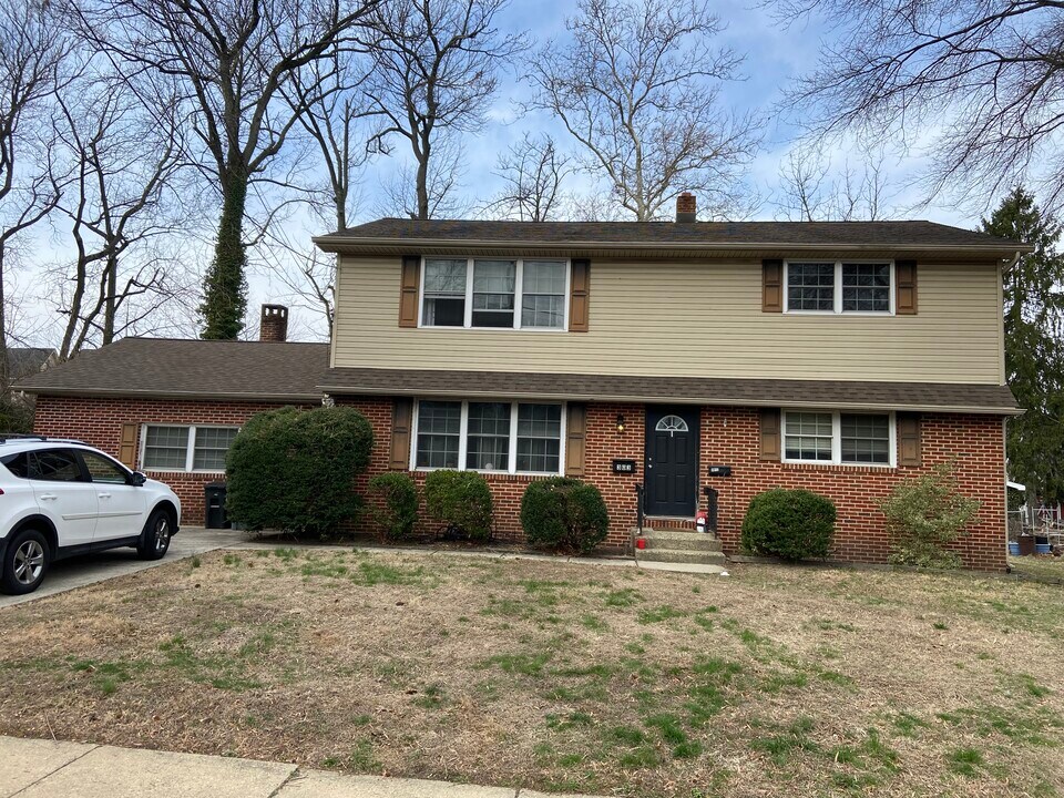 303 Locust Ave, Unit 2nd Floor in Haddon Township, NJ - Building Photo