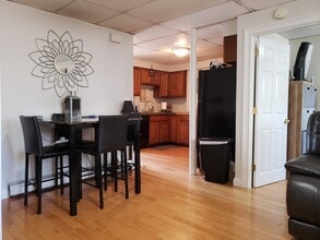 185 Linwood Ave, Unit 2 in Melrose, MA - Building Photo - Building Photo