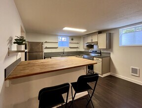 4415 SE Hawthorne Blvd in Portland, OR - Foto de edificio - Building Photo