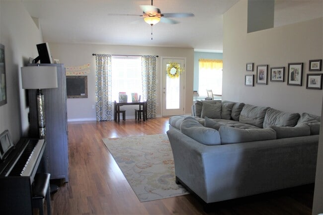2176 Bromly Dr in Navarre, FL - Building Photo - Building Photo