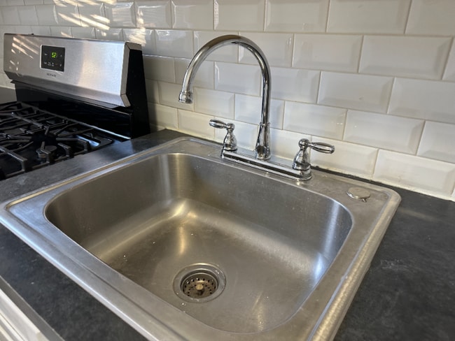 125 Corbin Ave in Jersey City, NJ - Foto de edificio - Building Photo