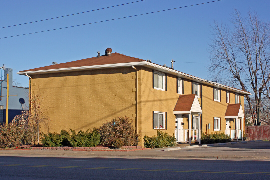 412 Madison Avenue in Madison, IL - Foto de edificio