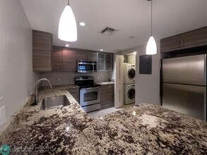 64 Isle of Venice Dr in Fort Lauderdale, FL - Building Photo - Building Photo