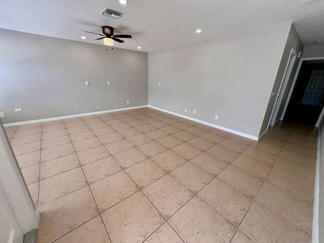 3637 Country Club Blvd in Cape Coral, FL - Building Photo - Building Photo