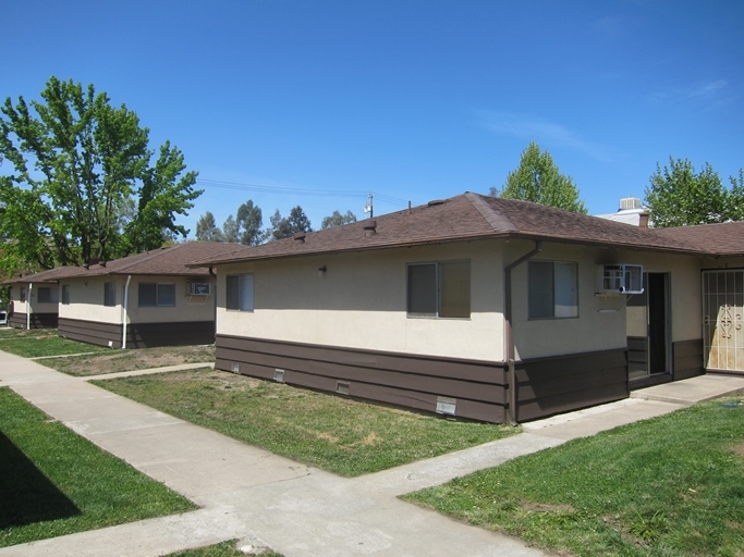 Feather River Gardne Apartments in Oroville, CA - Building Photo