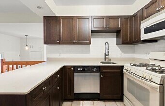 228 Sandcastle Ky in Secaucus, NJ - Foto de edificio - Building Photo