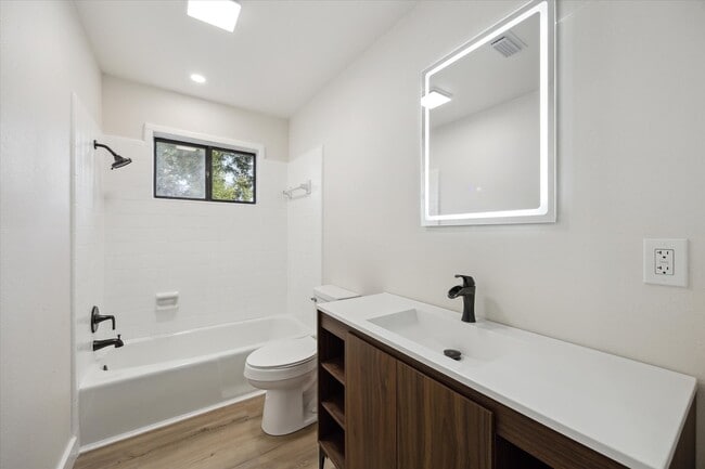 property at 1201 E Alamo St