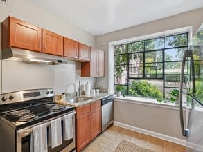 Cameron Court Apartments in Raleigh, NC - Foto de edificio - Building Photo