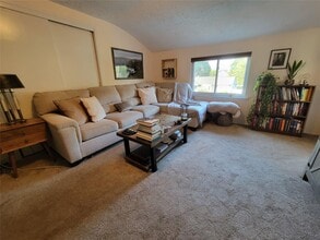 34 Cayuga Ave in Deer Park, NY - Building Photo - Building Photo