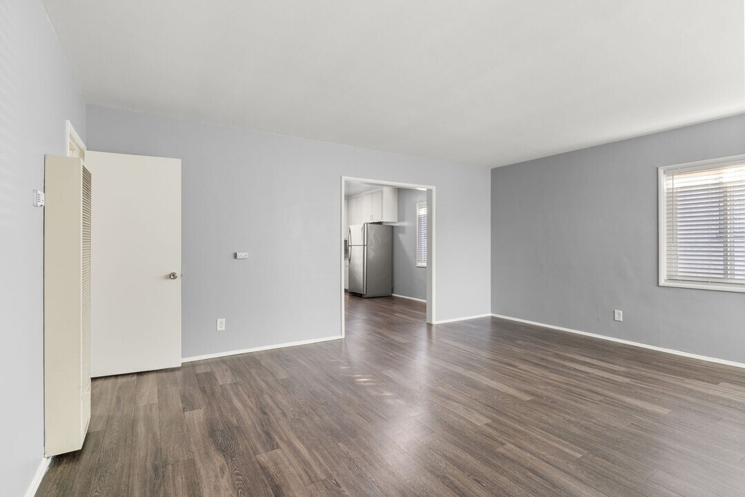 1577 Pine Ave in Long Beach, CA - Building Photo