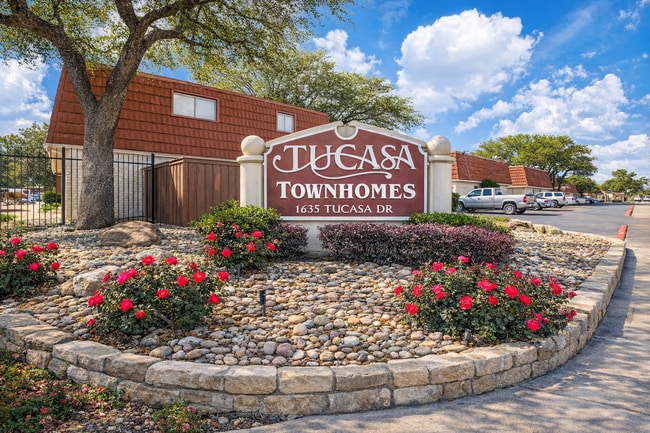 Tucasa Townhomes in Irving, TX - Building Photo - Building Photo