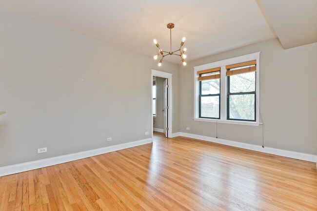 2723 W Wellington Ave, Unit 3