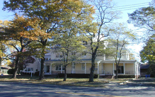 574 Rahway Ave in Woodbridge, NJ - Building Photo