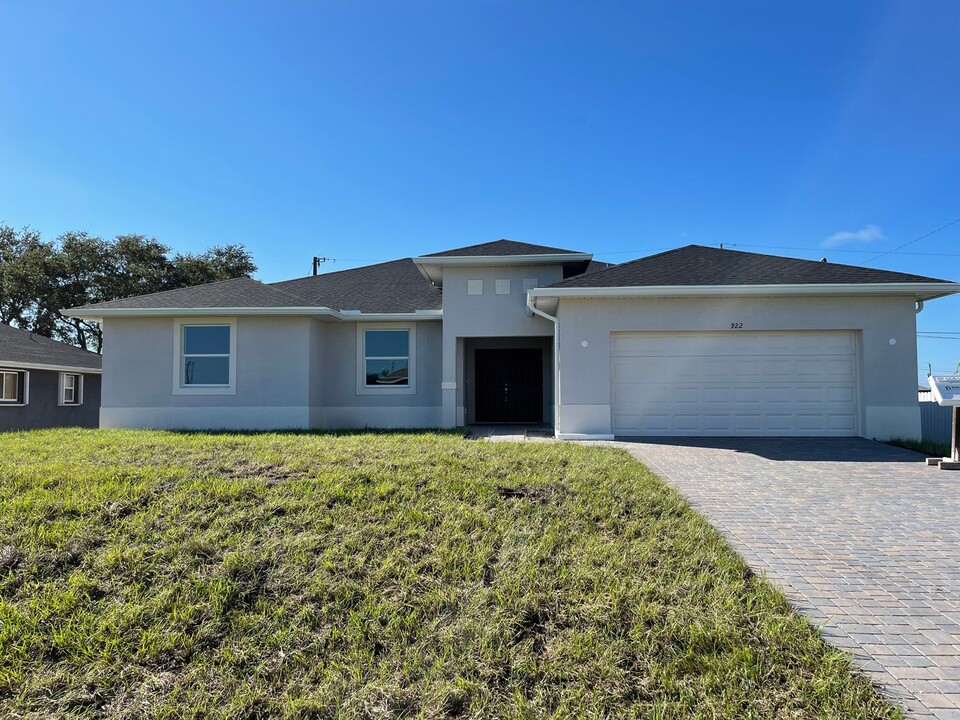 922 NE 19th St in Cape Coral, FL - Building Photo