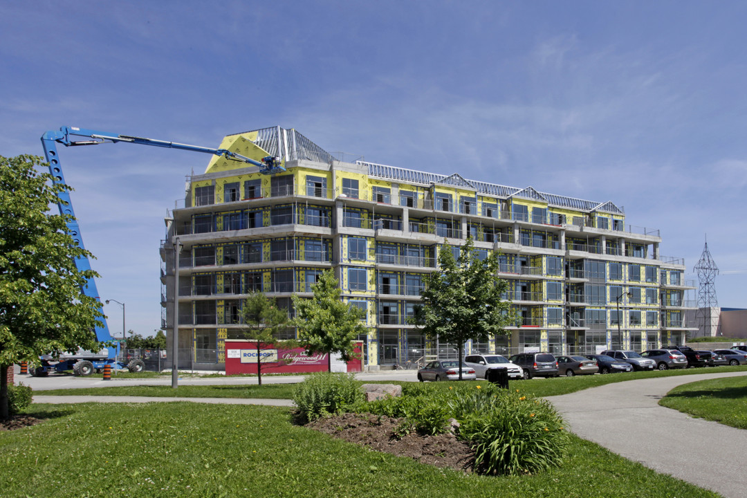 Ridgewood II in Aurora, ON - Building Photo