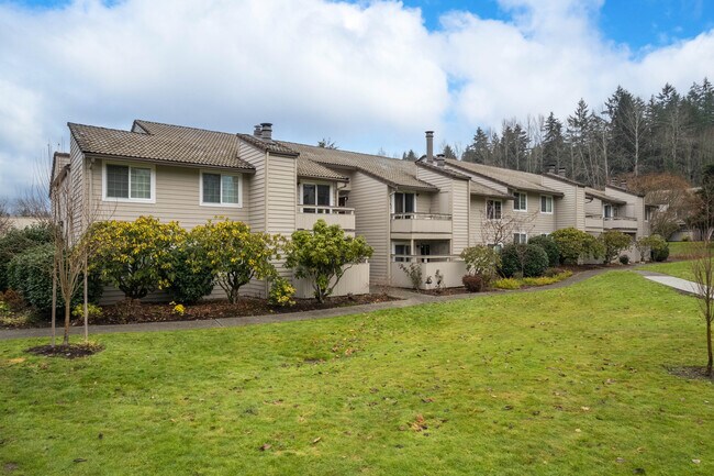 Country Place Apartments in Woodinville, WA - Building Photo - Building Photo