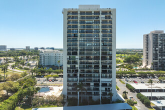 Lincoln Tower in West Palm Beach, FL - Building Photo - Building Photo