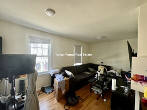 525 E 3rd St, Unit 2F in Boston, MA - Building Photo - Building Photo