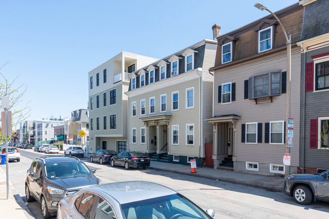789 E 6th St in Boston, MA - Foto de edificio - Building Photo