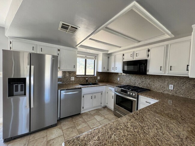29512 Ryder Cup Ln in Tehachapi, CA - Building Photo - Building Photo