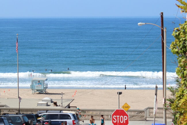 209 Rosecrans Ave, Unit B in Manhattan Beach, CA - Foto de edificio - Building Photo