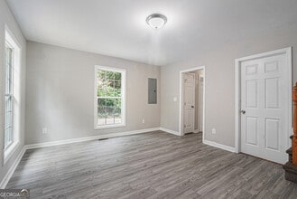 6686 Chupp Rd in Lithonia, GA - Building Photo - Building Photo